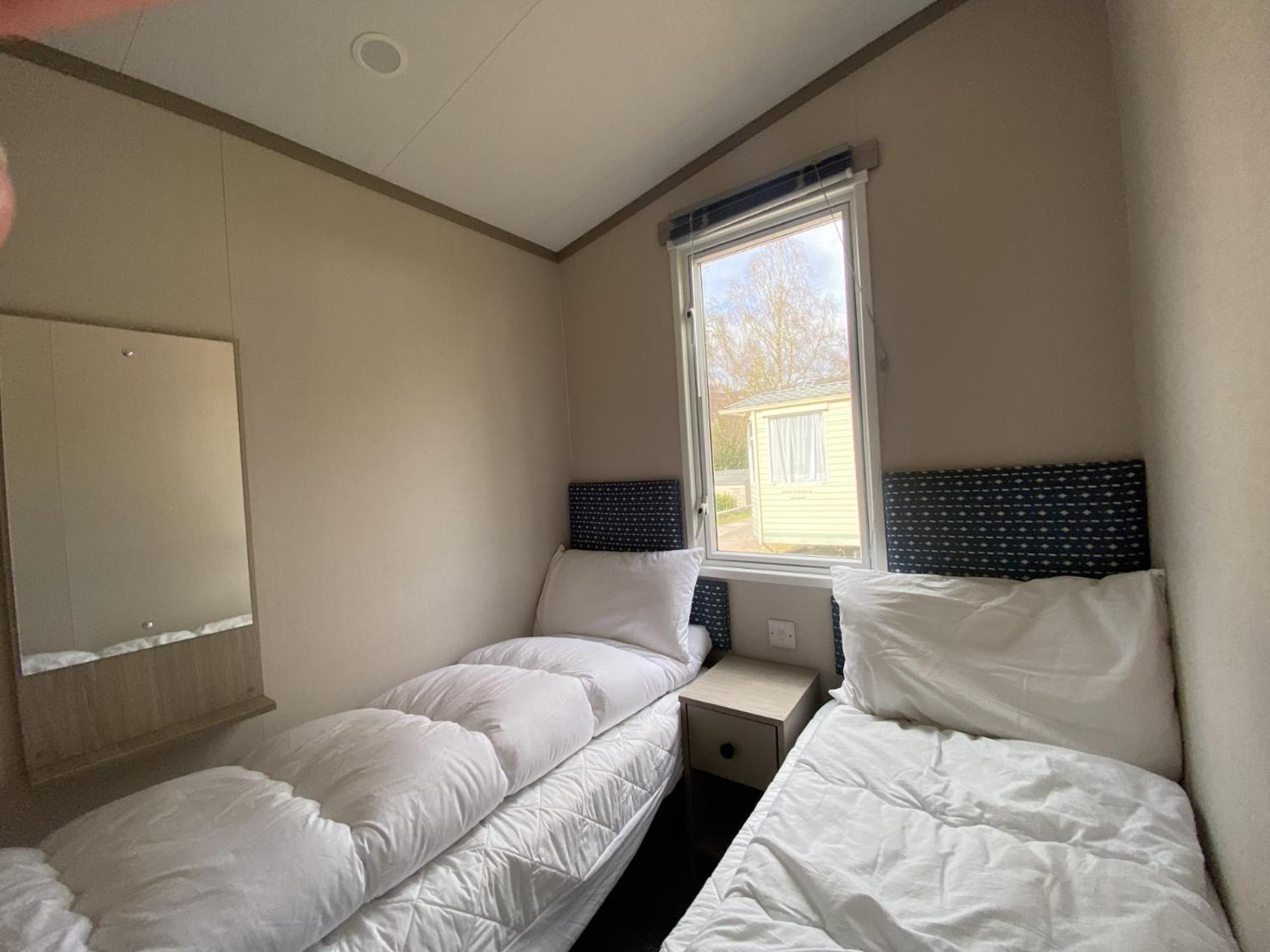 Linnhe Lochside Holidays Corpach Zimmer foto