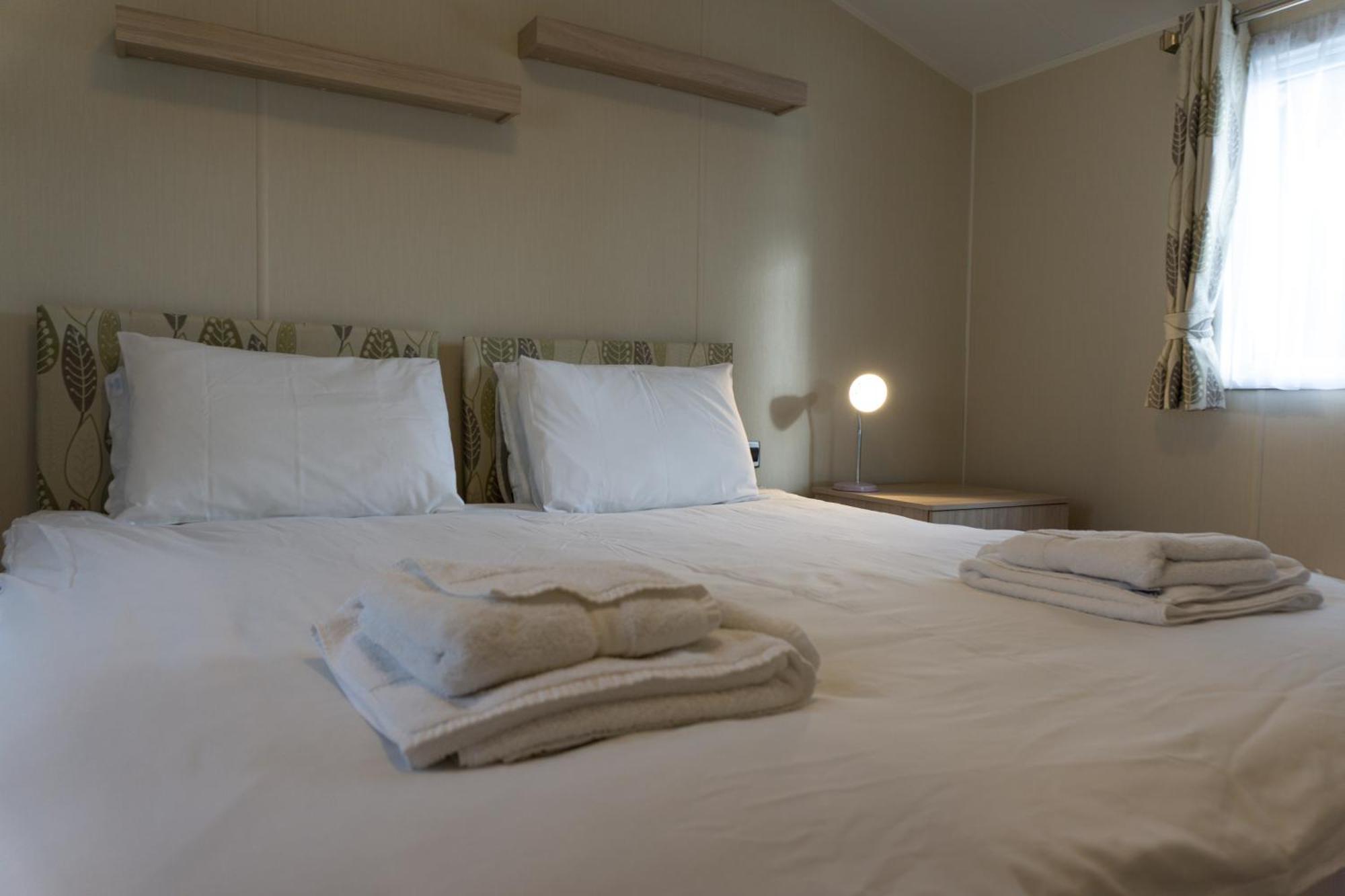 Linnhe Lochside Holidays Corpach Zimmer foto